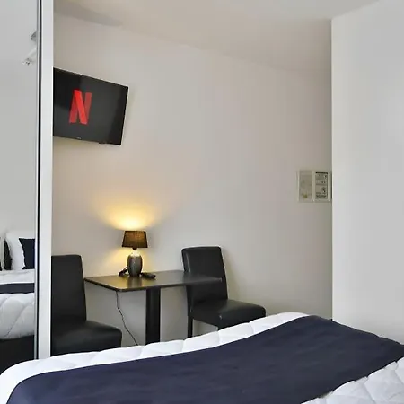 Adoma Hotel 3*